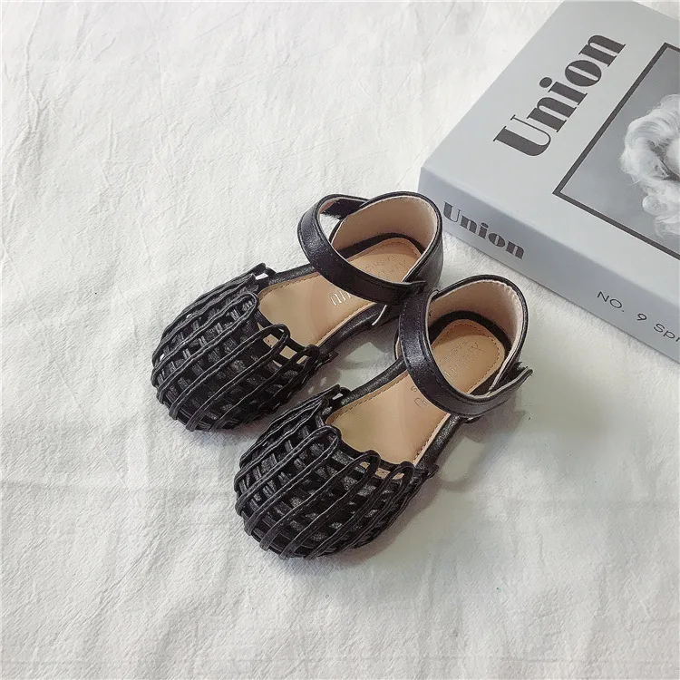 Детские пляжные сандалии на плоской подошве, летняя модная обувь для девочек, новый дизайн 2021