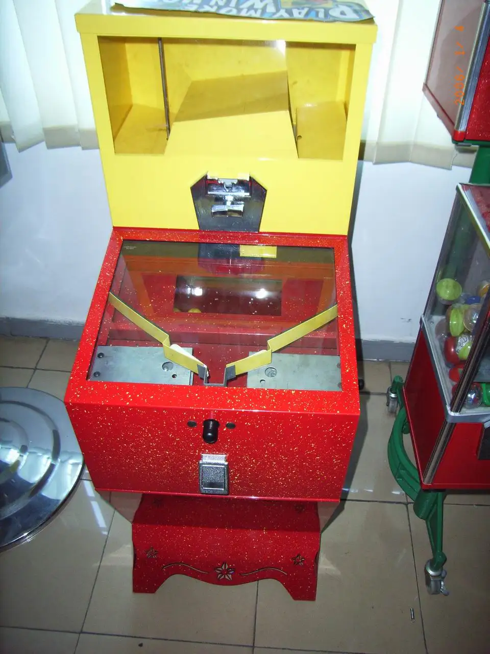 Pinball Machine, bounce ball vending machine coin operated vending machine