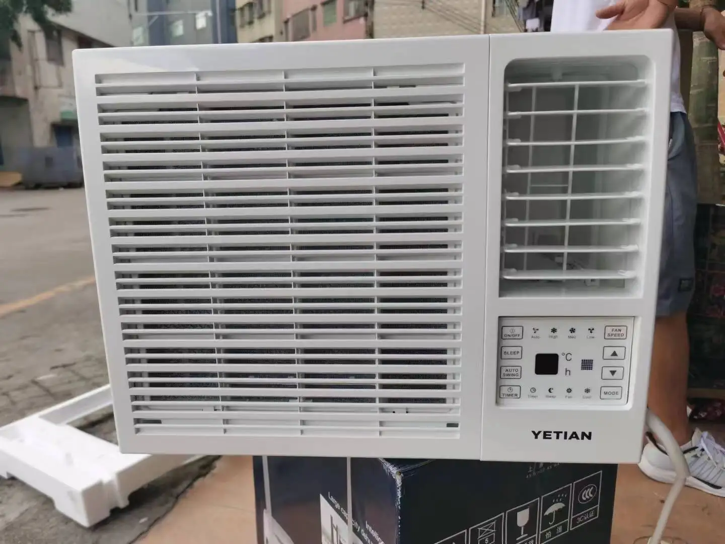 Window type air conditioner DC 48V 12v solar powered air conditioner with cheap price  window type AC for Africa