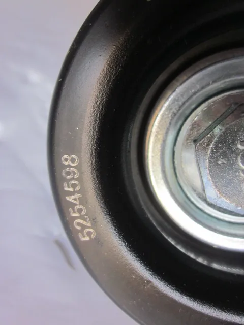 high quality diesel engine truck parts ISF2.8 belt tensioner idler pulley 5254598