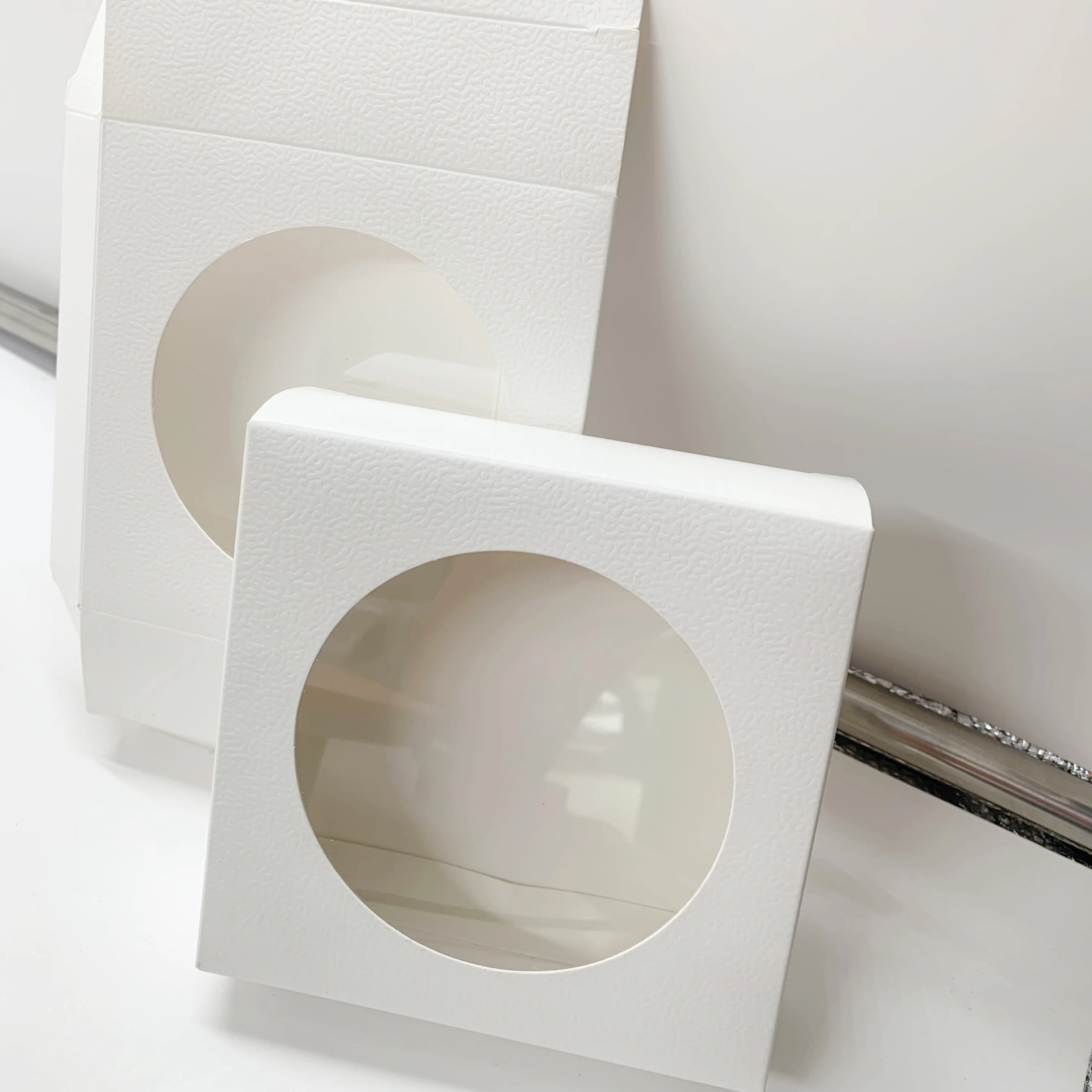 Eco-friendly textured small gift packaging ceramic plate  box custom paper boxes