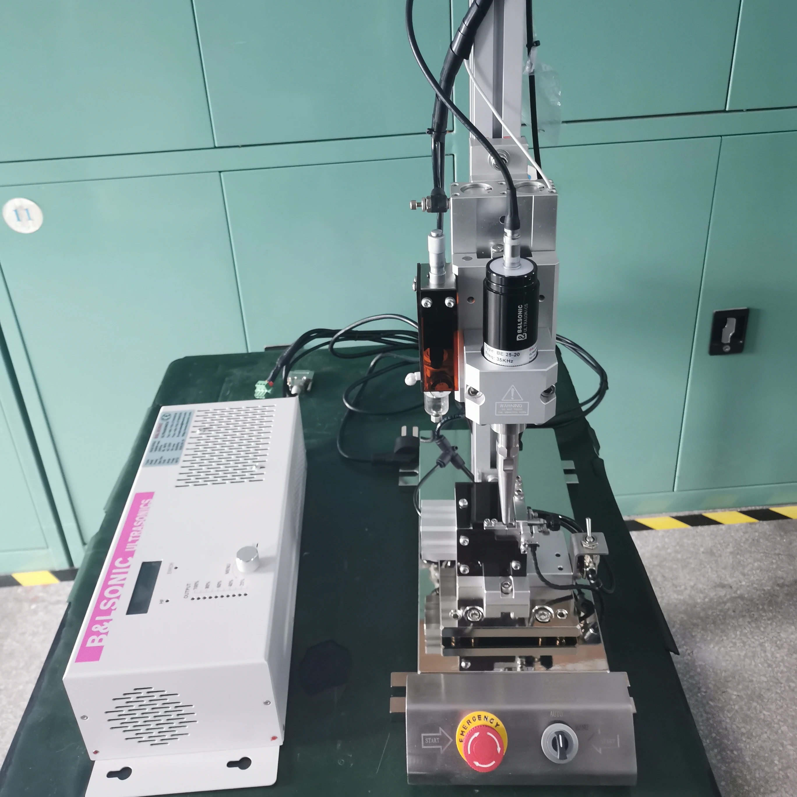 Ultrasonic plastic welding machine For sealing mobile phone wearable devices /ppr/tarpaulin