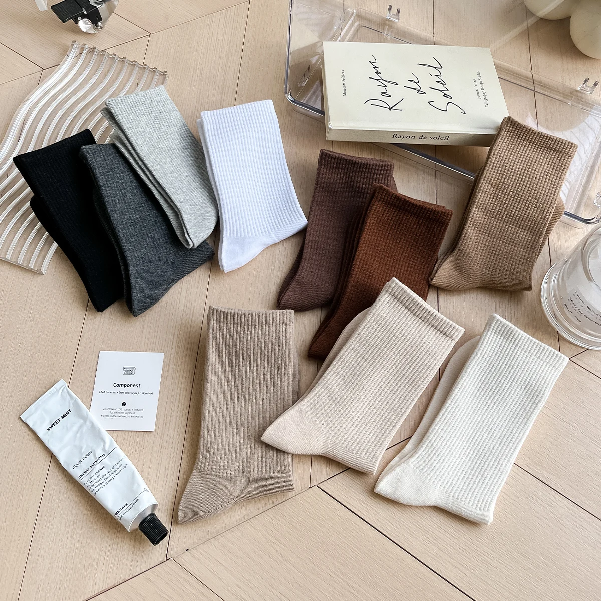 Quentin wholesale colorful socks custom logo slouch socks for women with grip logo high quality new fashion plain crew socks