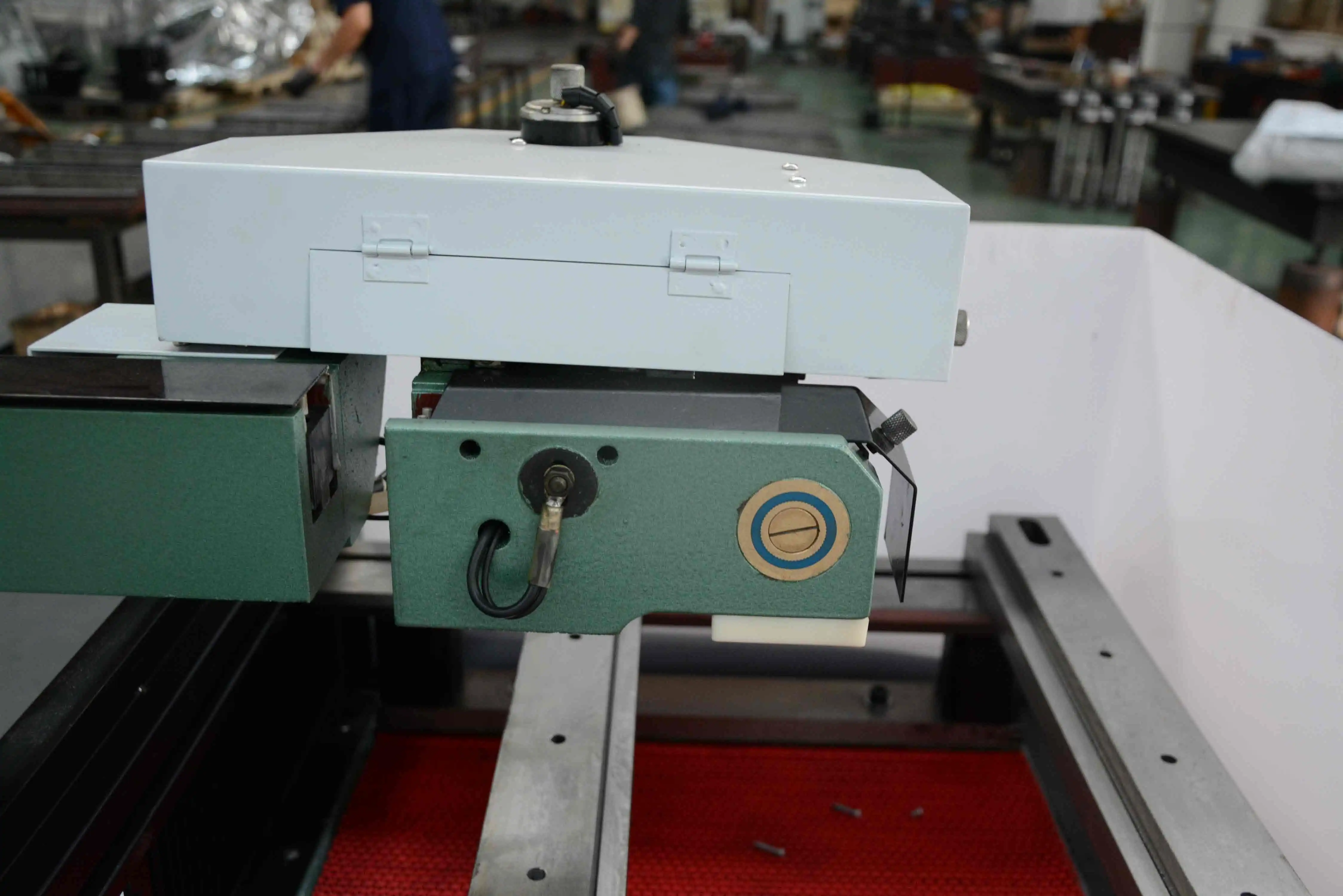 DK7740 cnc wire edm machine edm wire cutting machine with servo motor Discharger