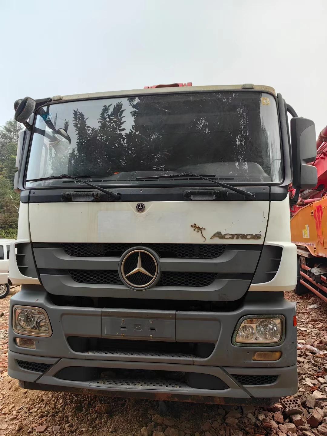 56m Benz Chassis SYM5449THB 560C-8A Used Sanys Pump Truck Mounted