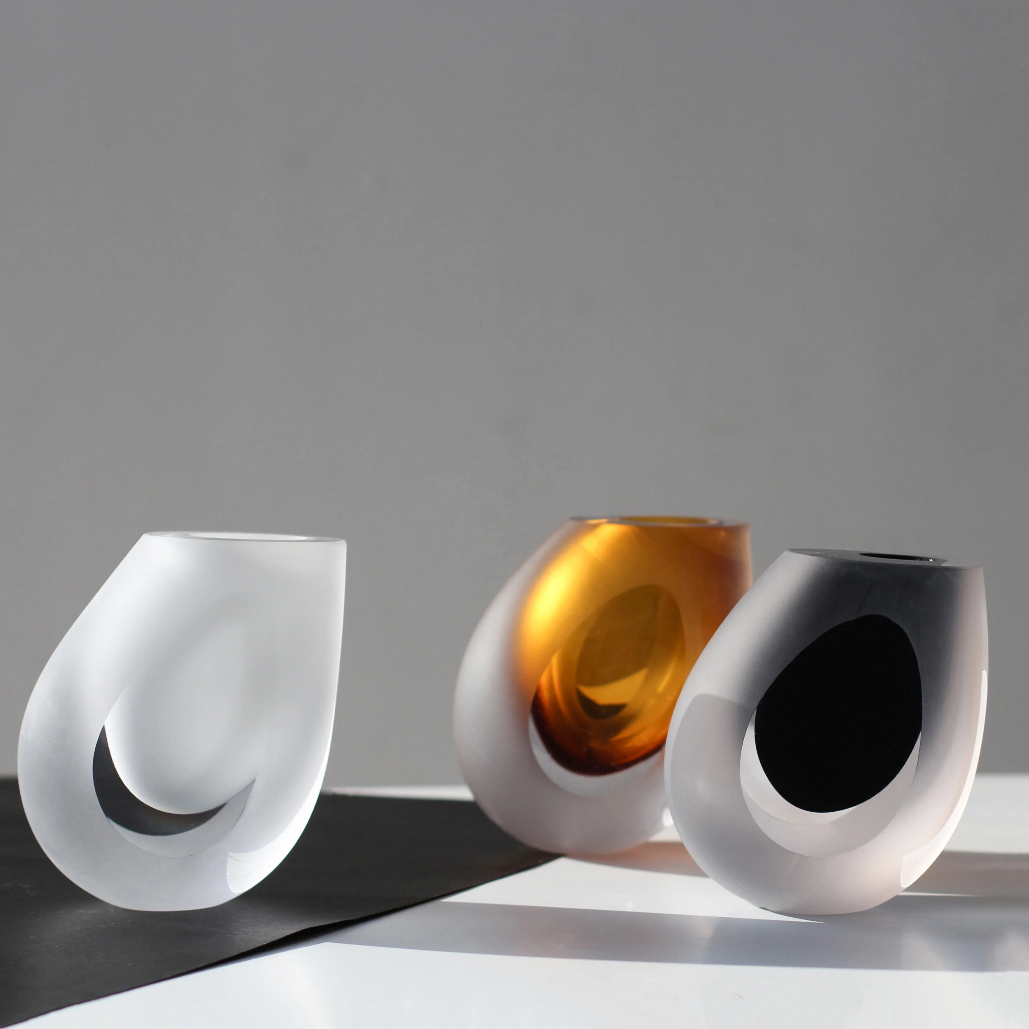 Bixuan Handmade Mouthblown Art Glass Vase Unique Bud Shape Design Home Table Decor Centerpieces High-end Heavy Small Glass Vases