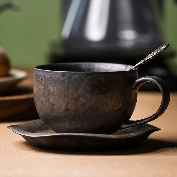 Лидер продаж, керамические кофейные кружки железа в деревенском стиле с керамической тарелкой для кофейни