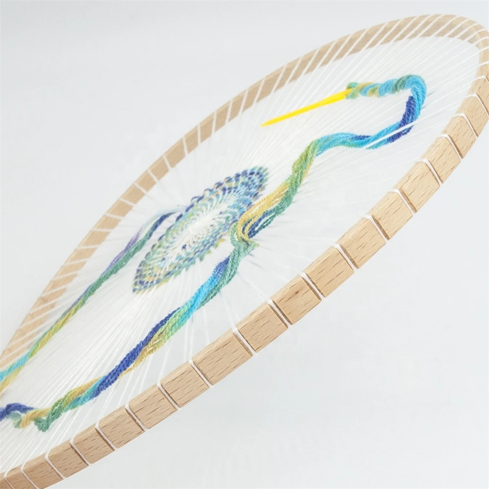 Weaving loom round with slots Yarns kit
