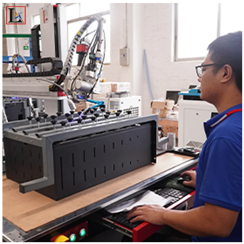 New product 1000W 2000W 3 axis 4 axis 5 axis  fully automatic metal steel platform cnc fiber laser welding machine