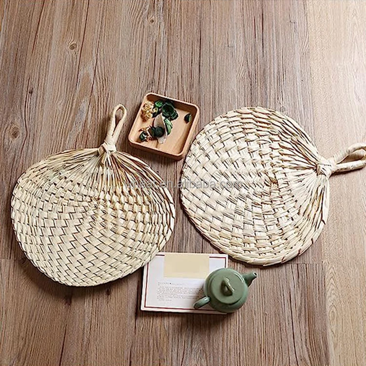 Chinese Handheld Straw Leaf Fan Natural Woven Palm Leaf Fans Buri Tropical Grass Party Favors Decorative Hand Cattail Fan