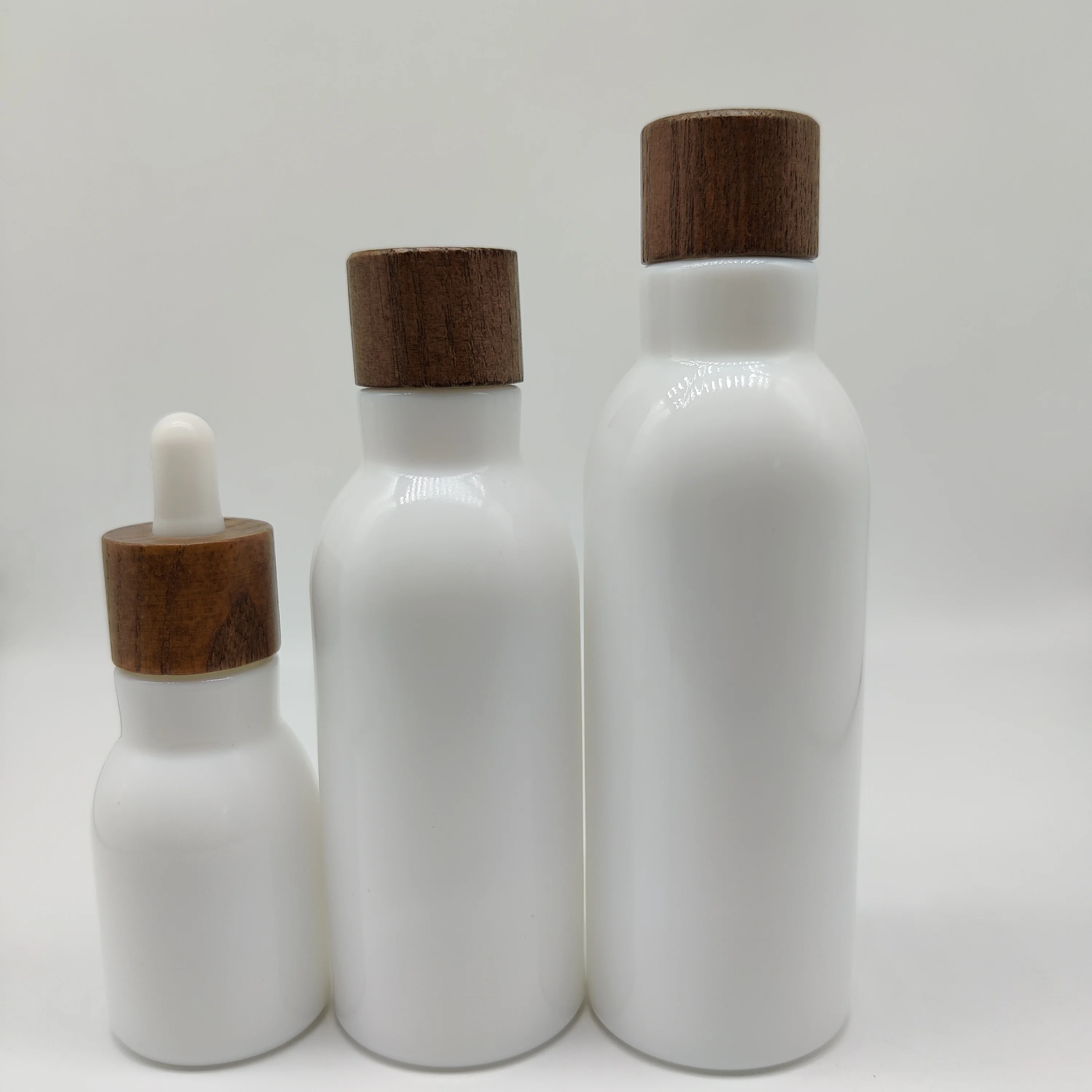 Factory Hot Sell Cosmetic Packaging Glass Bottle with Bamboo Lid 50ml 150ml Opal White Screen Printing Dropper White ,black