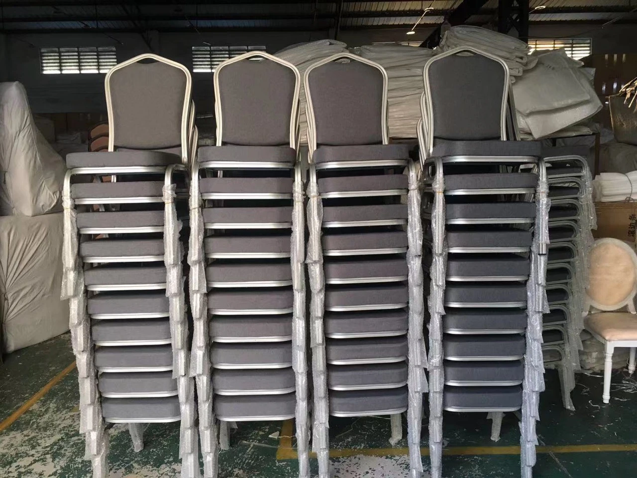 Wholesale Party Chaises de banquet Stackable Wedding Banquet Chair Gold Furniture Hall Hotel Chair for Events Banquet