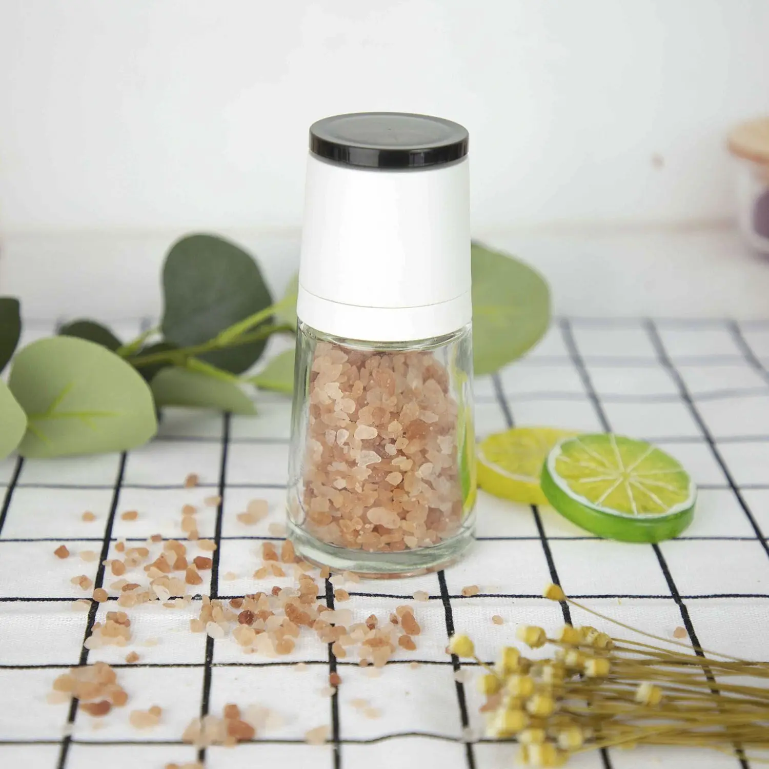 New style kitchen seasoning bottle Japanese pepper grinder manual pepper powder grinding bottle