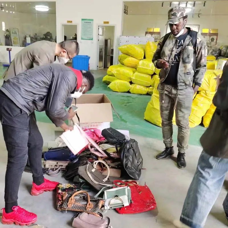 Sell in bulk used mixed ladies and men bags wholesale mix design bags