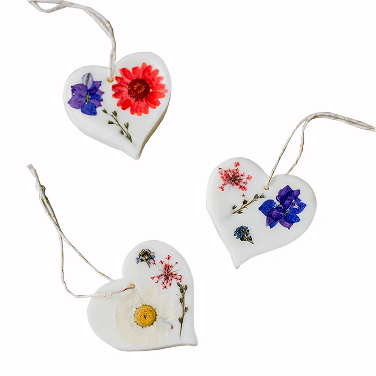 Customized Scented Paraffin Heart-shaped Scented Wax Sachet with Pressed Flowers