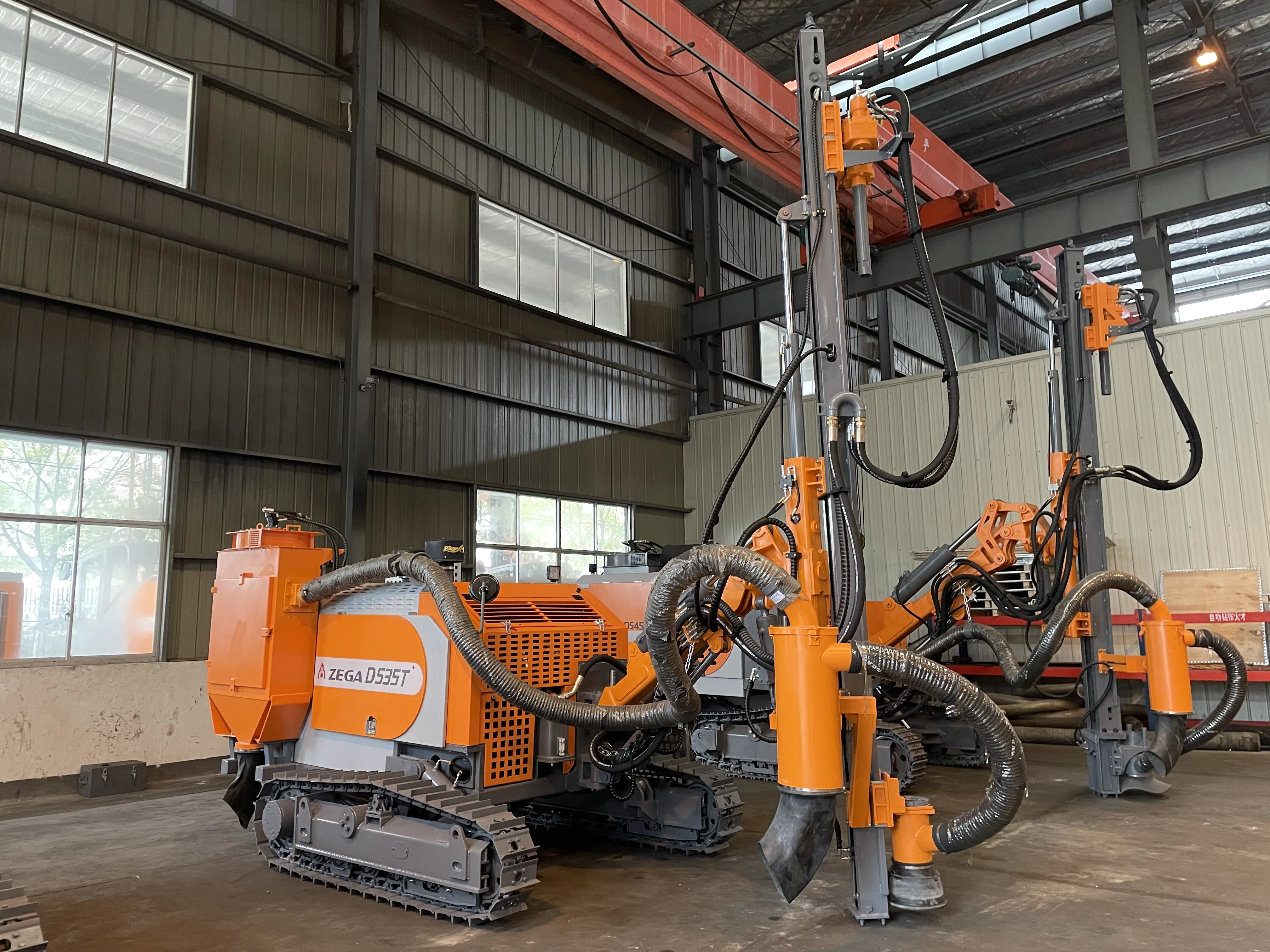 High efficient crawler mounted integrated DTH surface mine drill rig machine for sale D535T