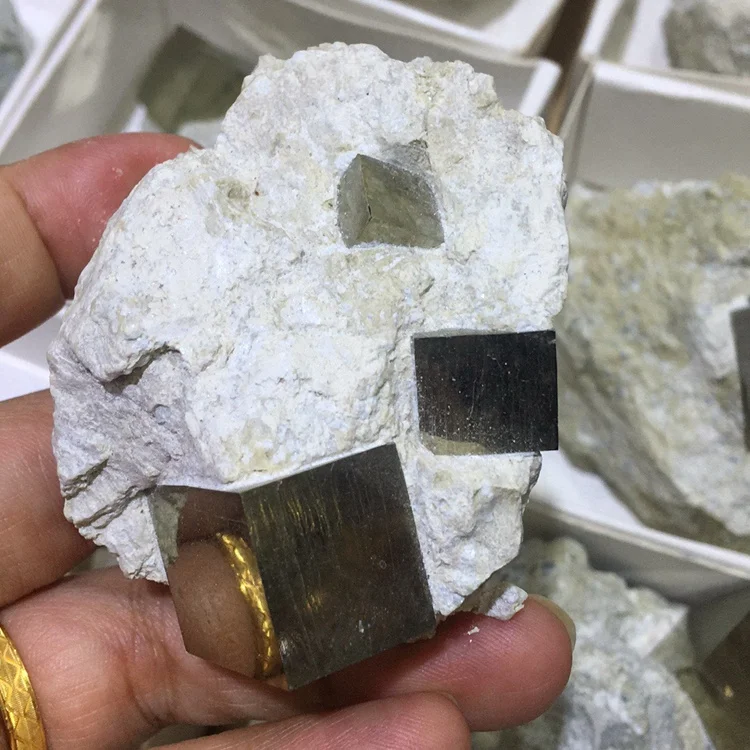 Wholesale Natural Rough Copper Pyrite Mineral Specimen Stone Raw Pyrite Chalcopyrite Ore