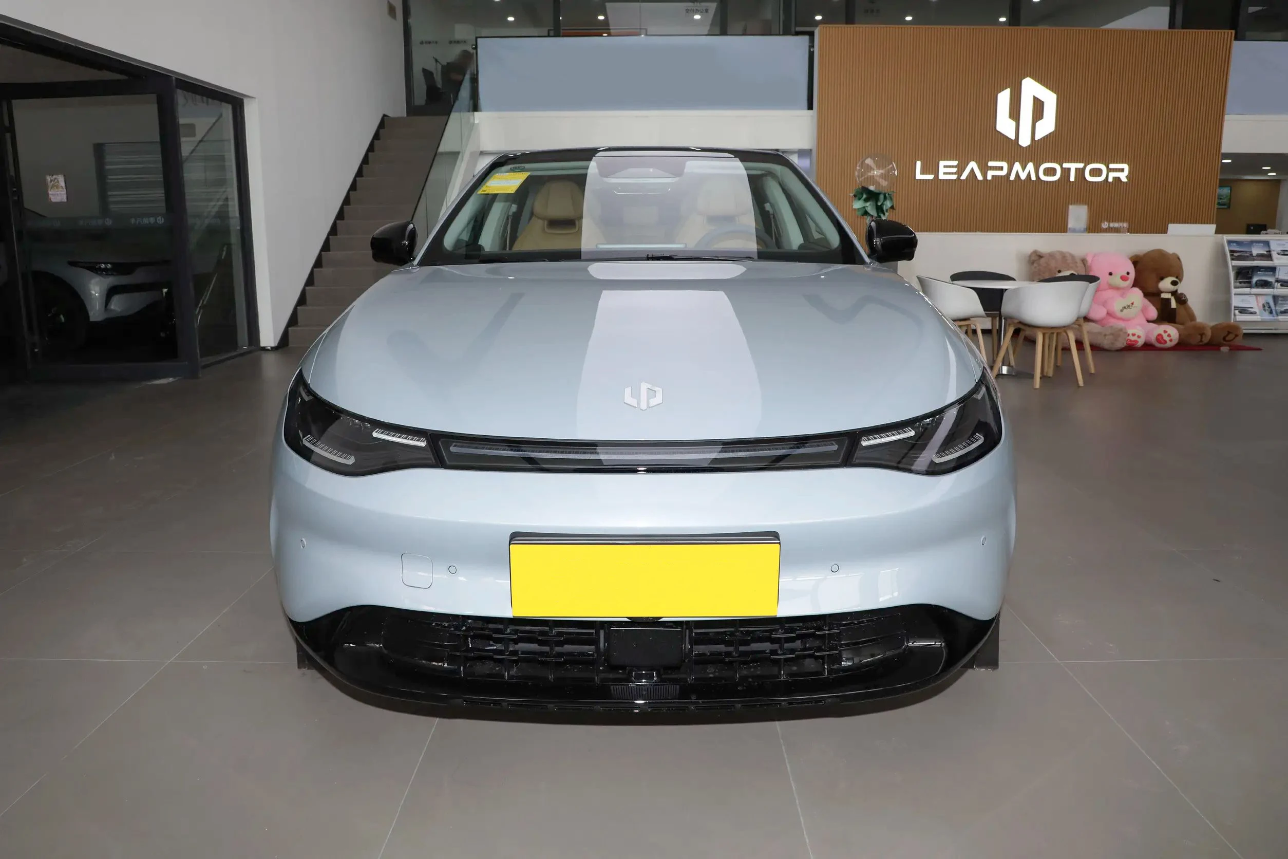 New Energy Car 4 Door 5 Seat Medium and large Car Pure Electric Car Leapmotor C01 Hybrid 2024 Smart Leap Motor C01 in Stock
