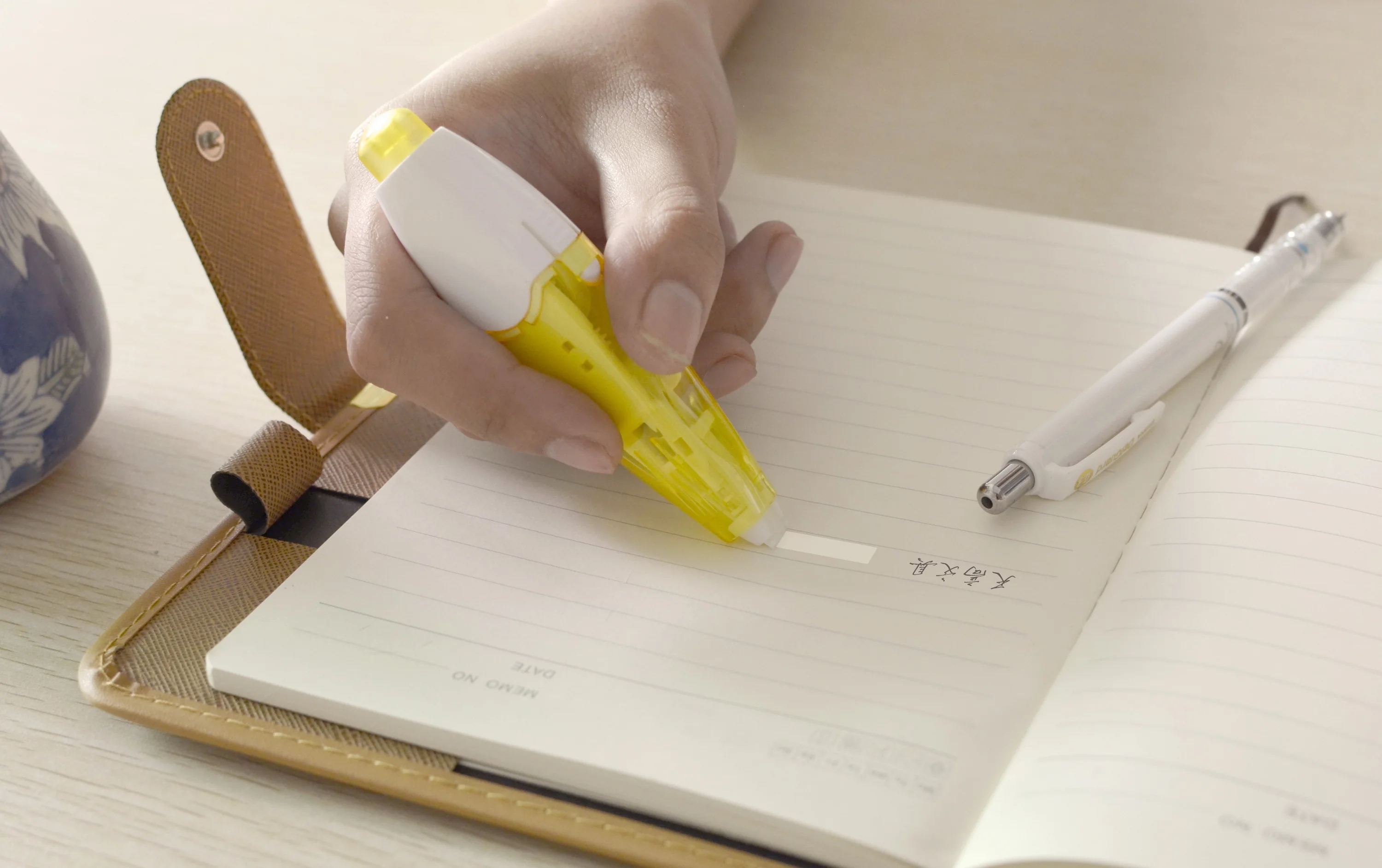 Refillable and retractable Correction tape click High Quality Non-toxic Eco Colored Correction Pen