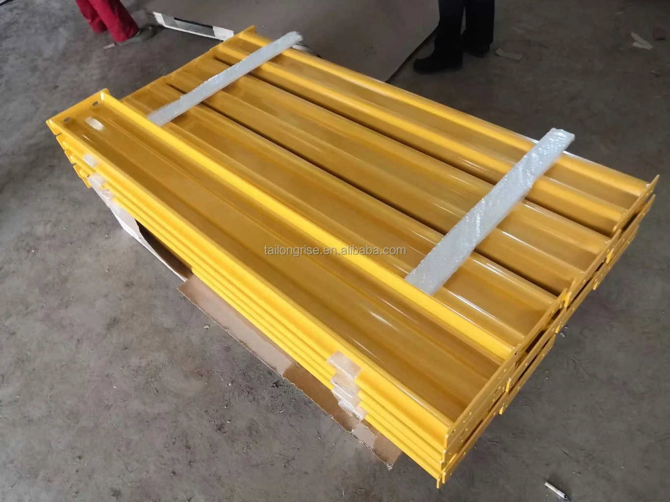 Double Wave Protective Beam Warehouse Equipment Guard Rail Metal for Industrial Traffic Safety Barrier Guardrail
