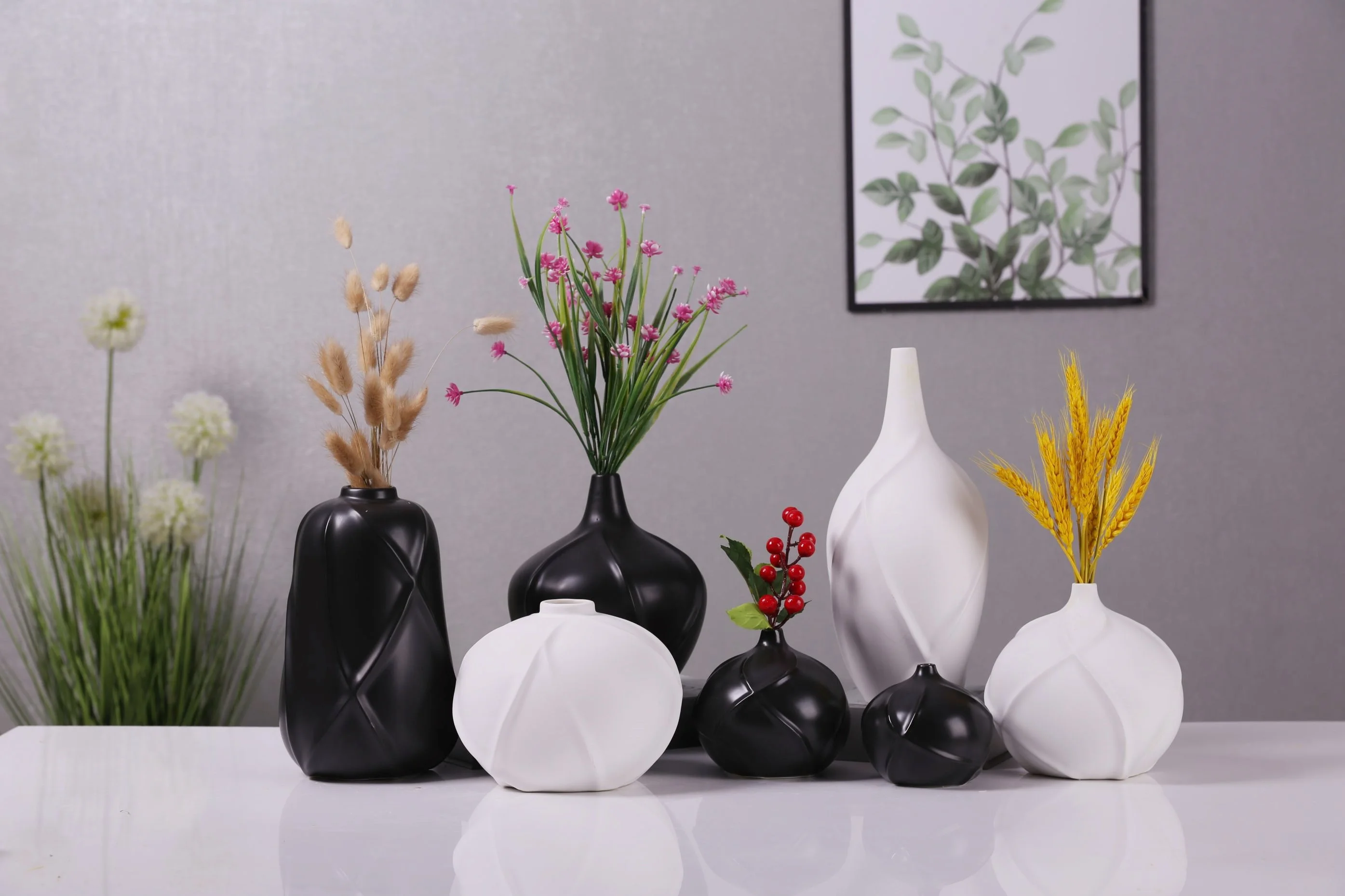 Nordic Style Geometry Shape Black White Tabletop Wheat Straw Porcelain Vase For Home Decor