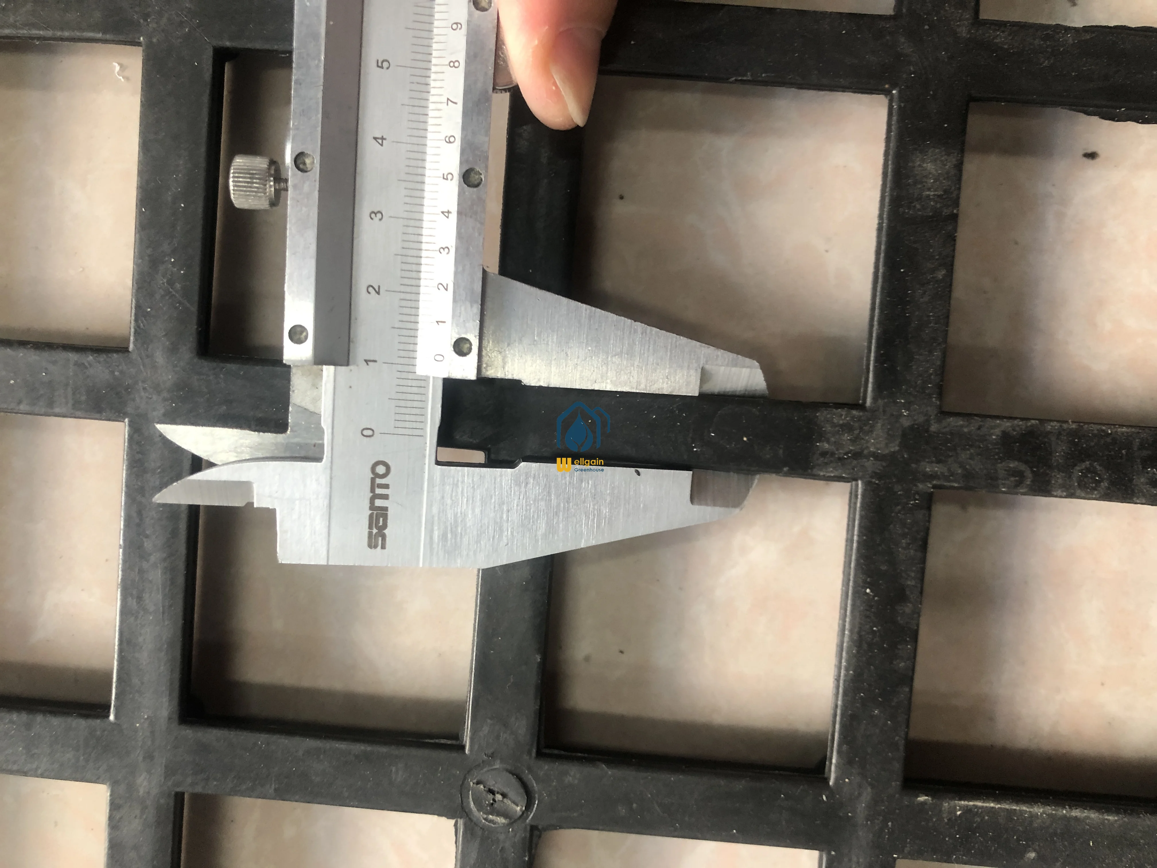 growing trays wholesale price agricultural glass greenhouse vertical farming system