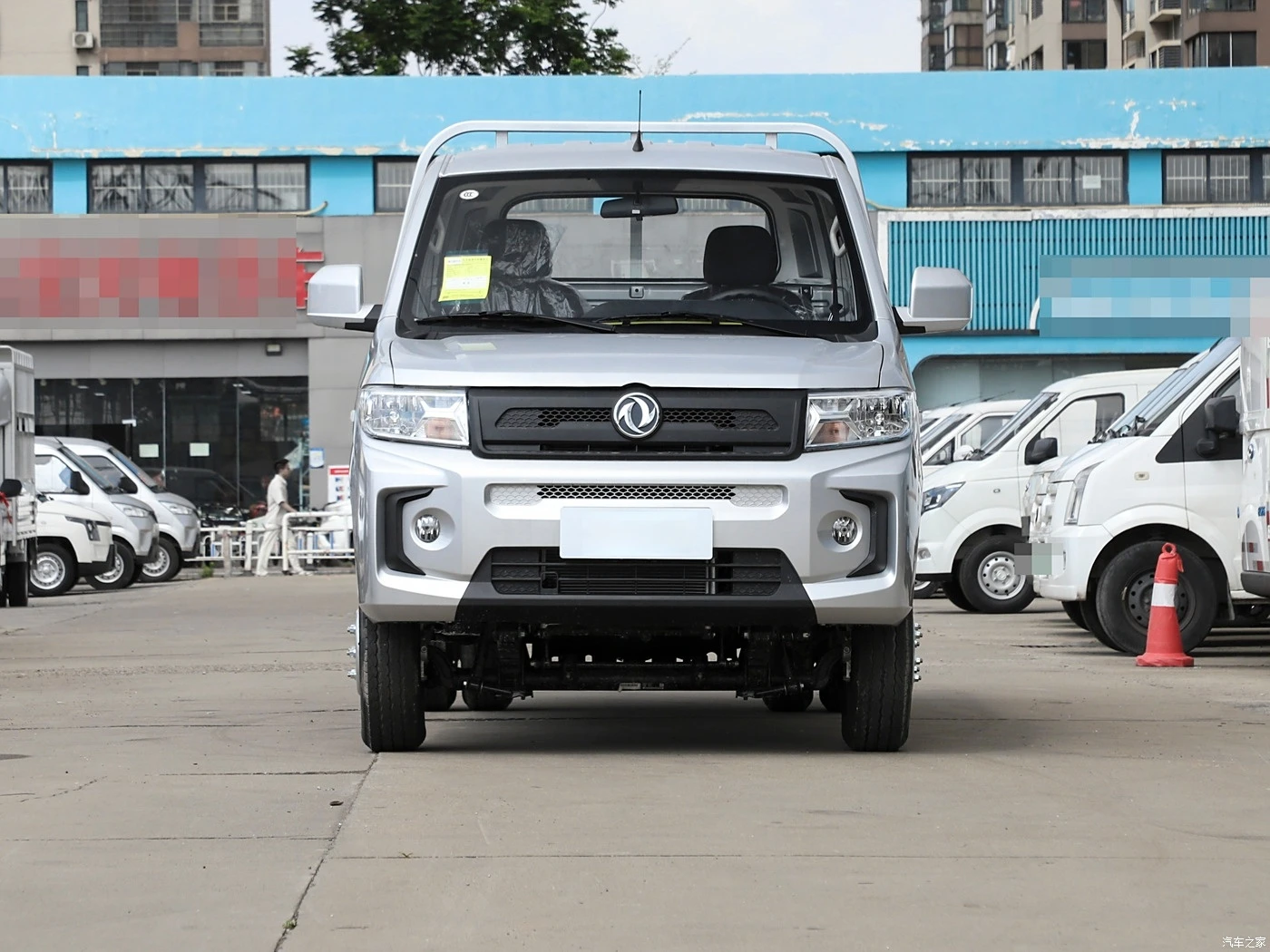 Dongfeng Gasoline 140 Horsepower 3.7M Single Row Fence Mini Truck High-Quality Light Truck with Excellent Performance for Sale