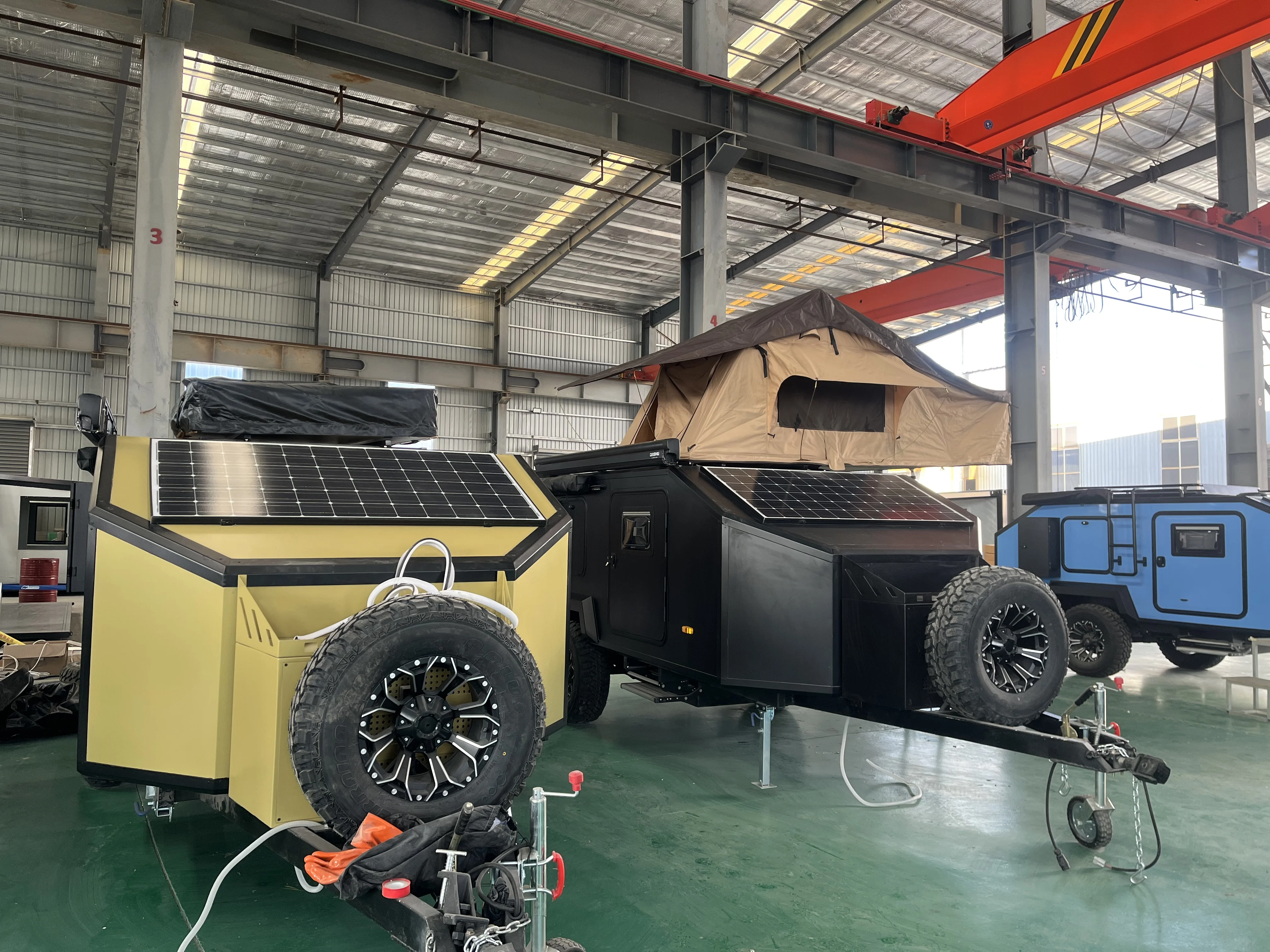 Best sale off luxury Waterproof Good Quality Road Camper Trailers motorhome caravan With kitchen and inside sleeping area