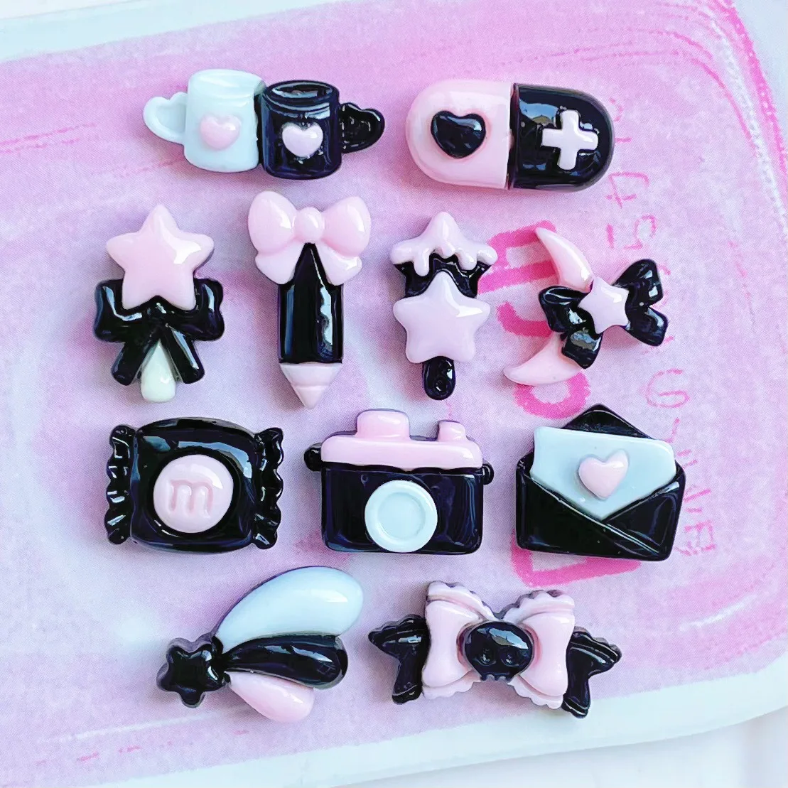 Mini Black Pink Pencil Capsule Skull Bow Tie Pill Candy Kitty Cat Resin Accessories Bow Jewelry Nail Art Decoration Charms