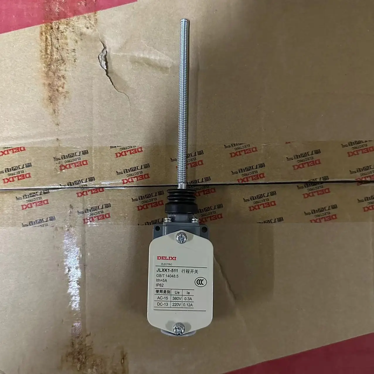 Travel switch, limit switch, single wheel protective automatic reset, normally open and normally closed