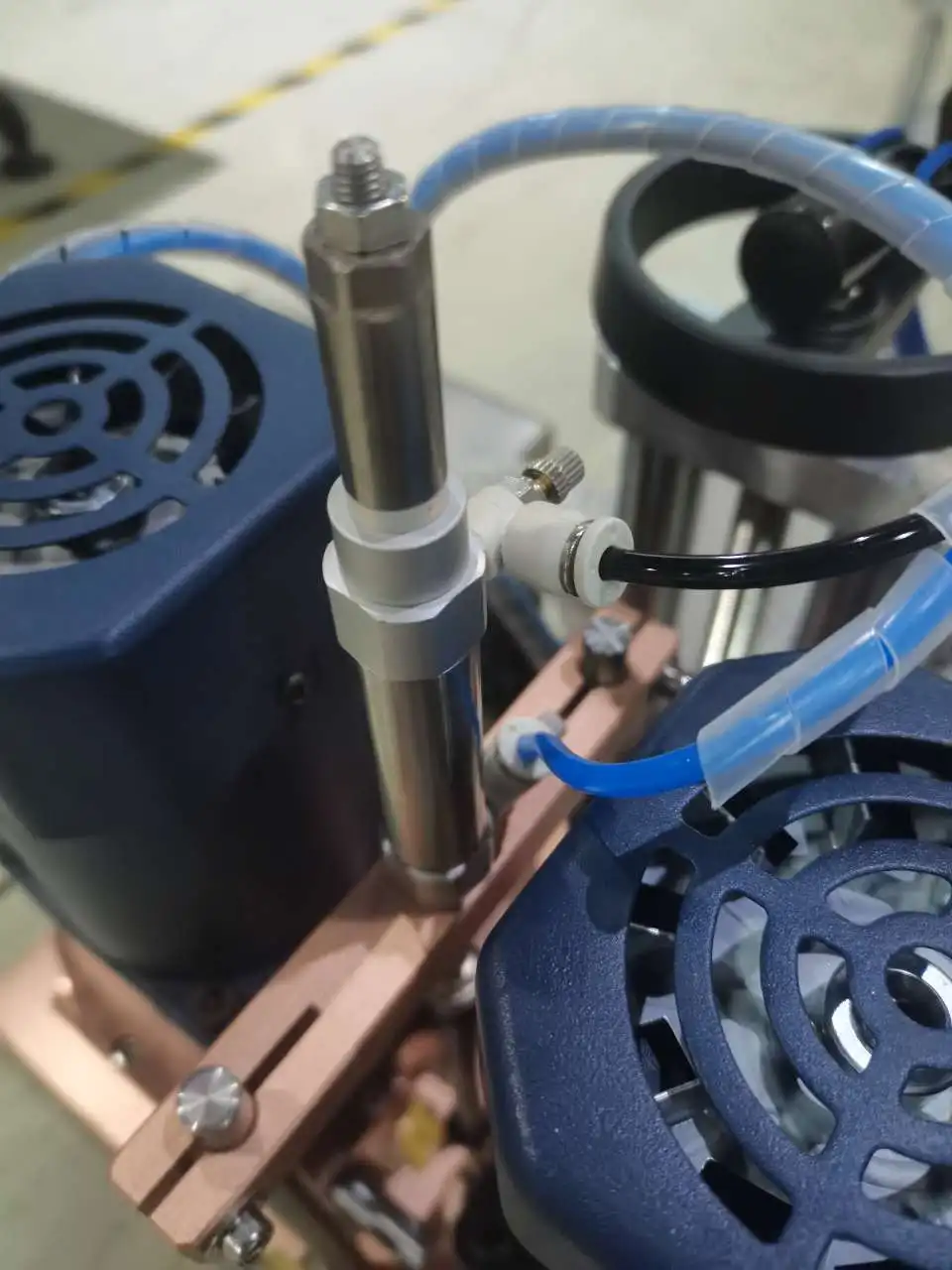 Semi Automatic Glass Bottle Aluminum Lid  Pressing Machine