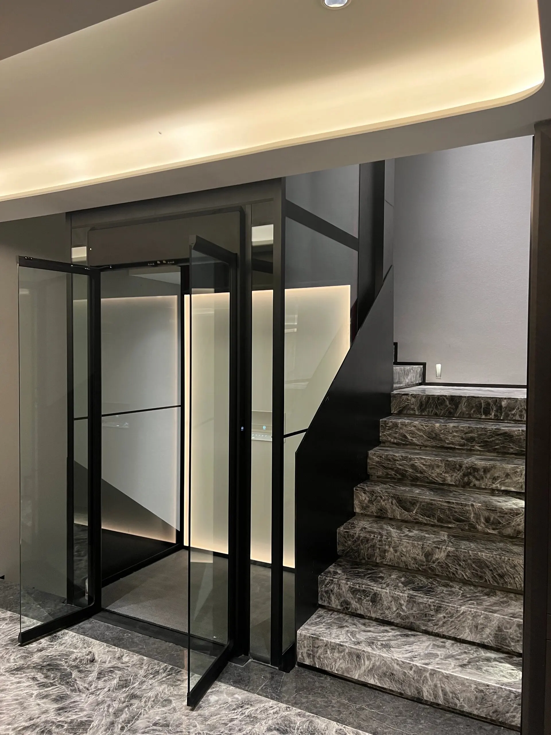 Ce Certified 9m Three-Floor Residential House Electric Small Home Elevator Lifts for Villa and Warehouse Price