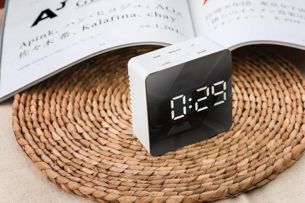 RTS Fashionable Home Decoration temperature Alarm Clock LED Digital Mirror Clock