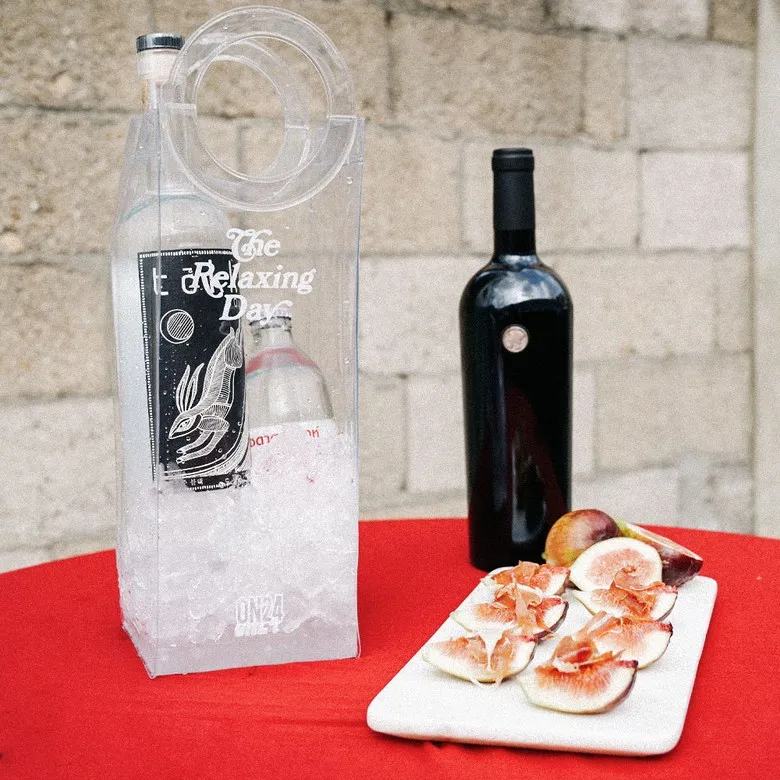 Customized Logo Ins Popular Cool PVC Drinks Bottle Wine Bag Cooler Transparent Ice Bag with Round Handle