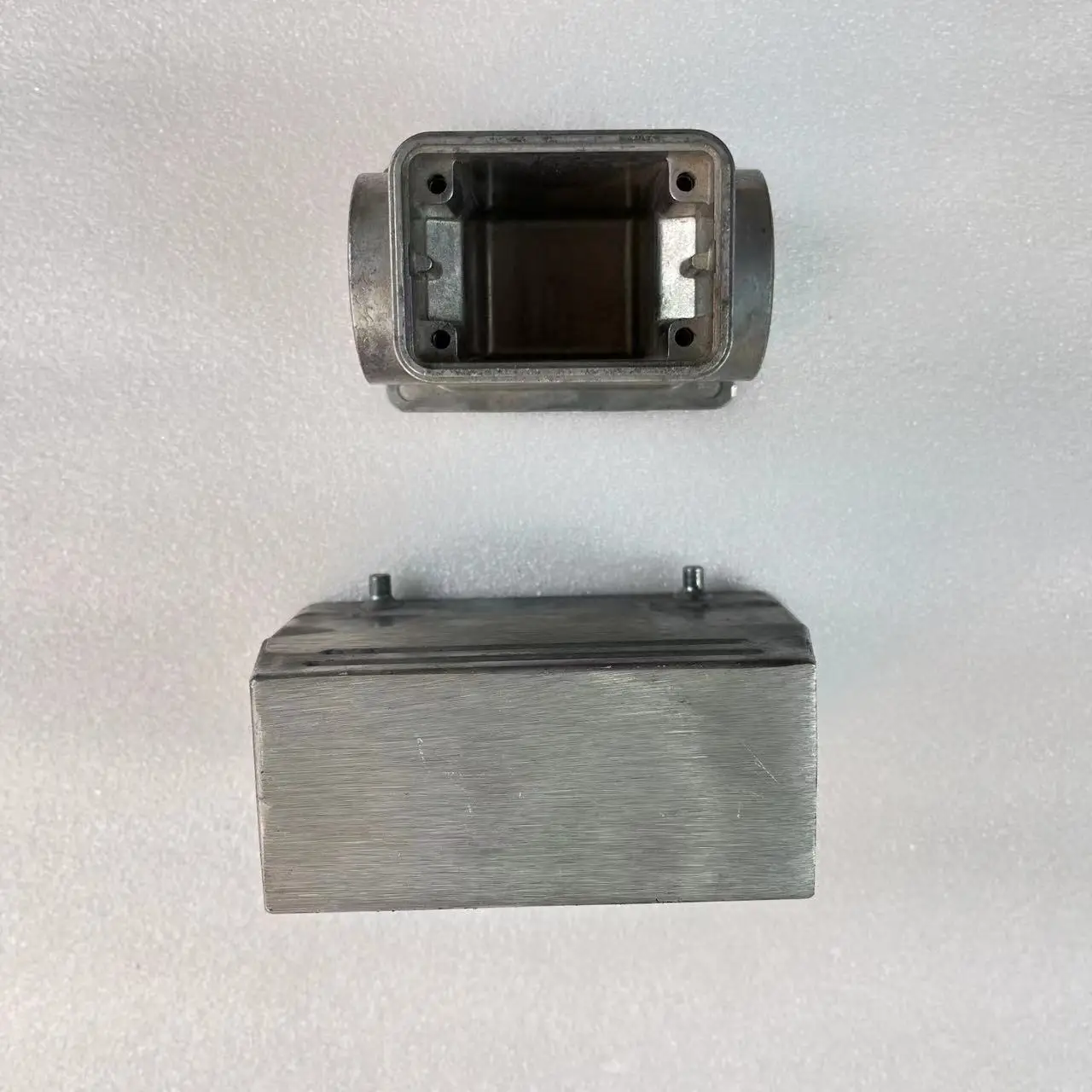 Zinc Metal Aluminum Alloy Brass Sand Casting Precision Investment Casting Part Heavy Duty Aviation Plugs Die Cast Services