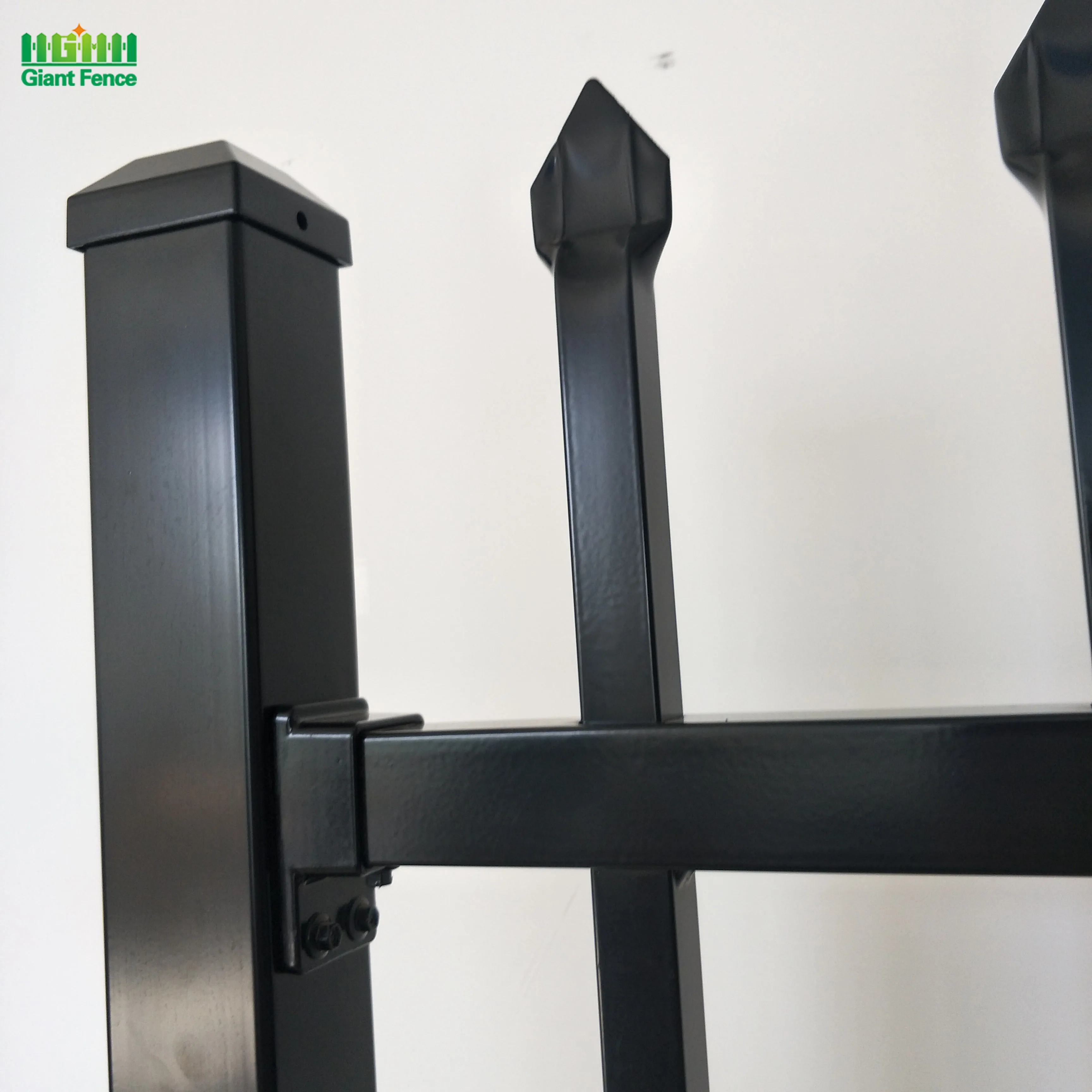 2022 New Design Ornamental Wrought Iron Fence Panel Cheap Aluminum Metal Picket Galvanized Wood Frame 3D Weave Farming Trellis