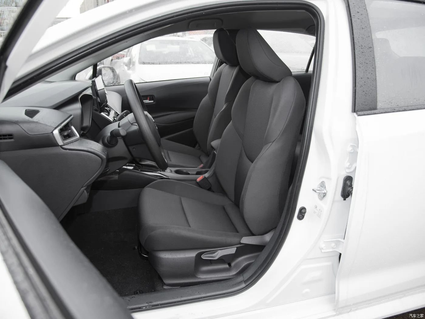 Седан бензиновый автомобиль T-o-taya Levin 1.5L CVT Enterprise Edition хорошее качество и низкая цена автомобиля