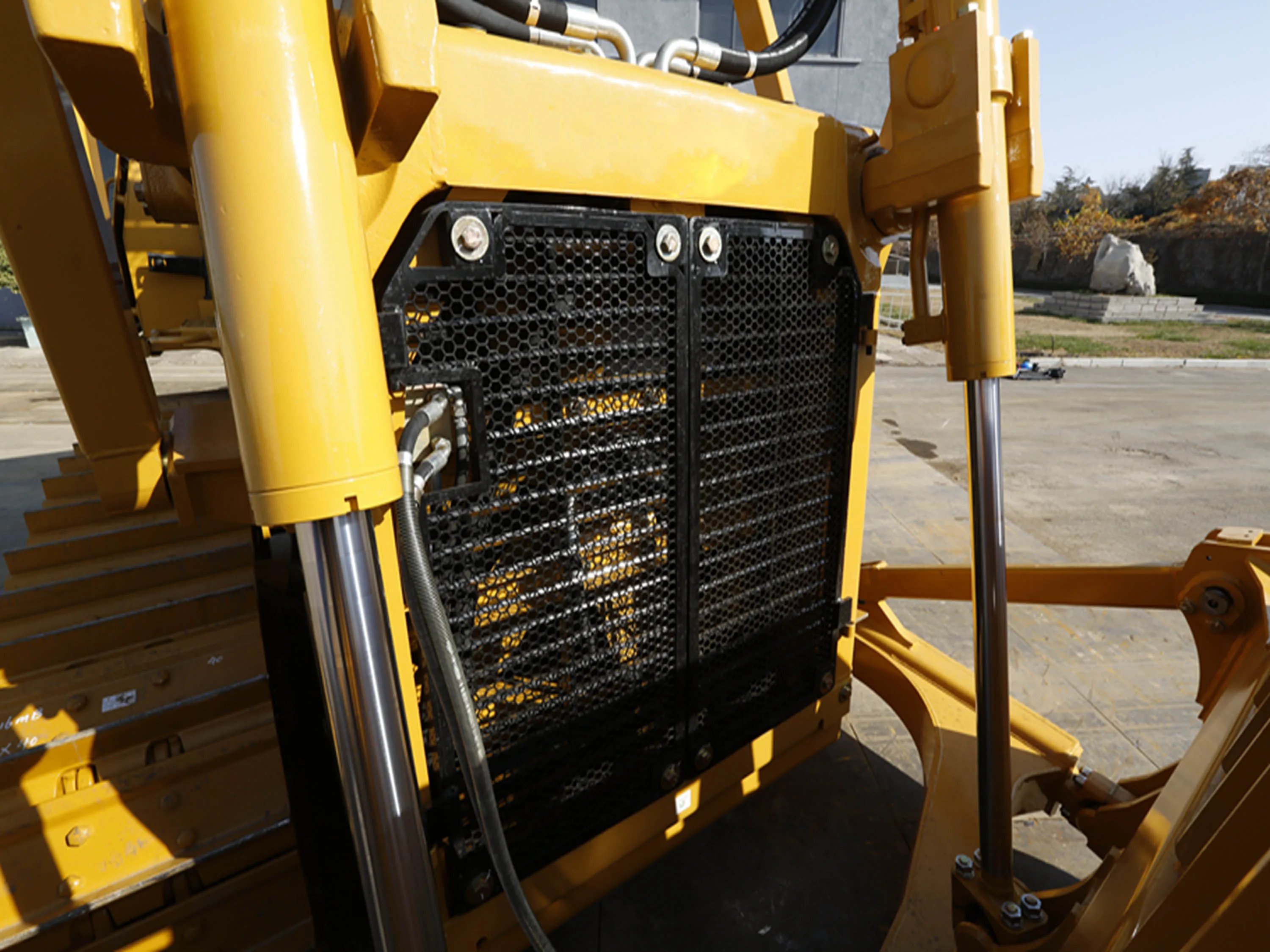 220 hp bulldozer with rops cabin three shank ripper air conditioner Straight blade