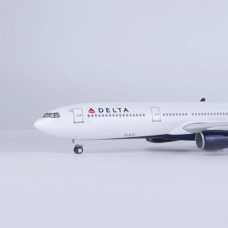 1:135 Scale 47CM Delta Air Lines Airbus 330 Aircraft Model Civil Aviation Passenger Aircraft Simulation Decoration Gift