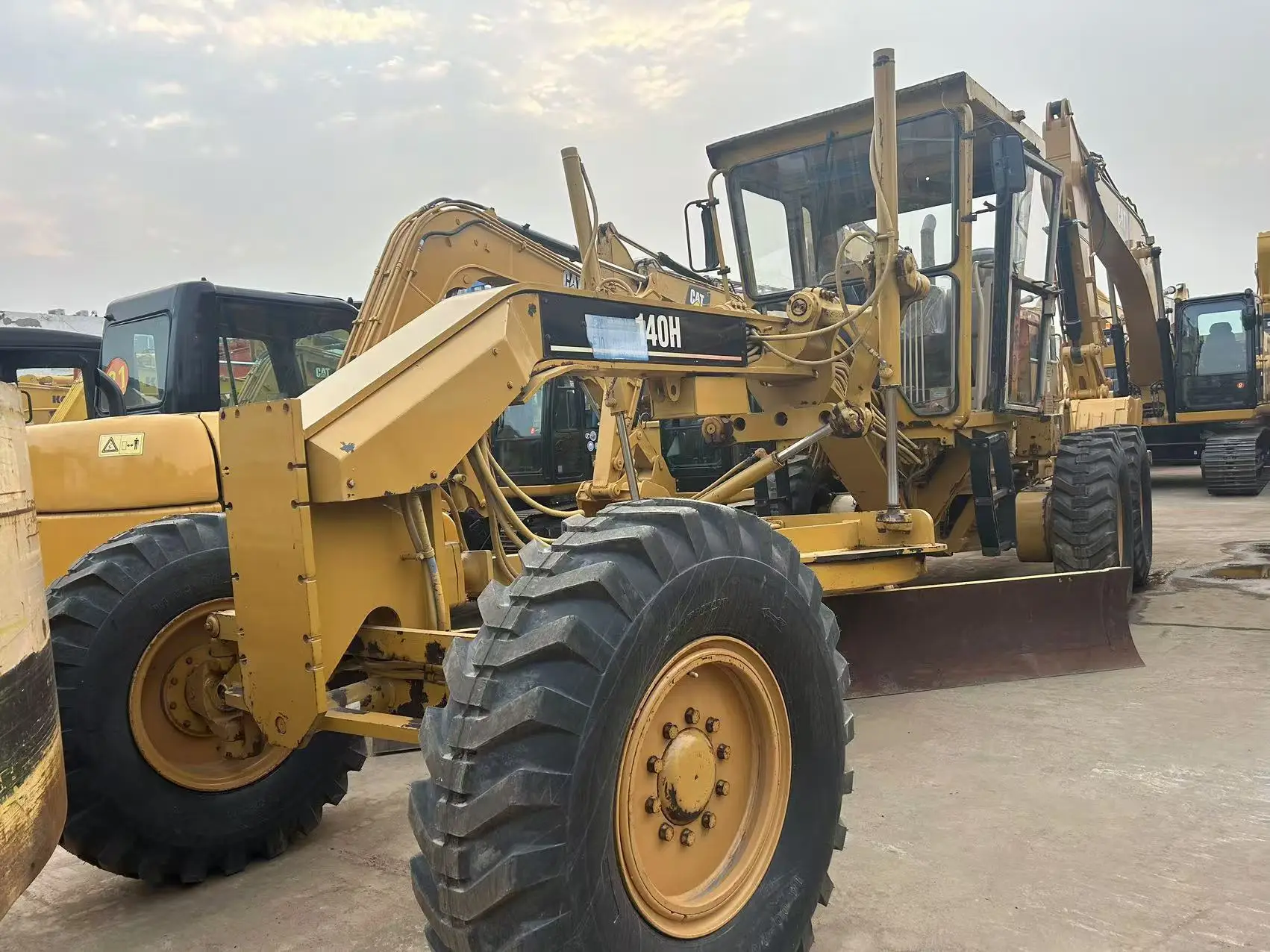 Good Condition Used machinery CAT 140H original Motor Grader Used 140h 140g 140k Caterpillar machine Motor Tractor Graders