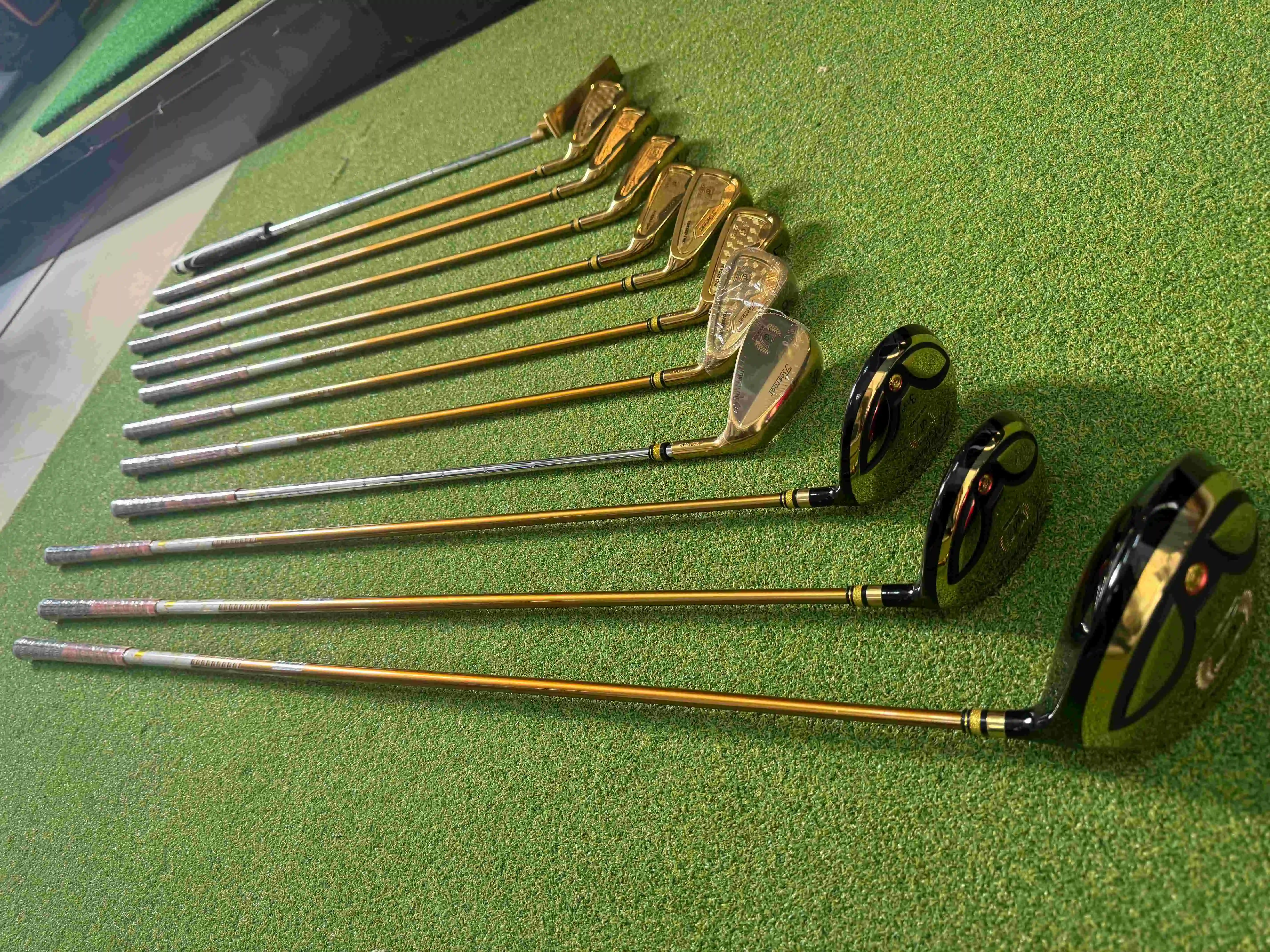 Luxury gold golf club 100% carbon fiber pole + iron golf club sets for men with golf bags for men