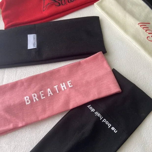 Дешевая цена, высокое качество, индивидуальный логотип, спортивный 100%, хлопковый оголовье, вышивка, горячее тиснение, молочное волокно