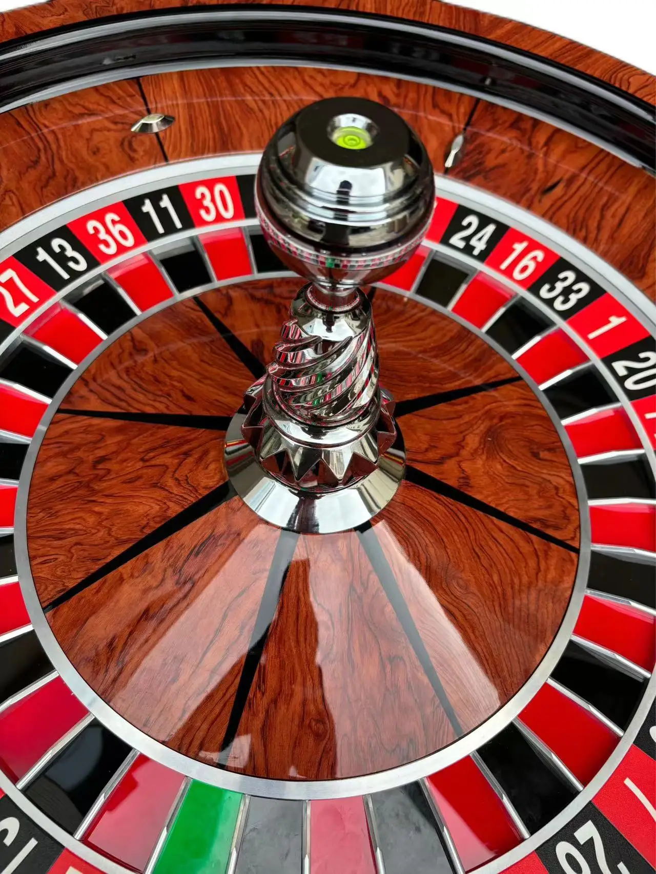 DG RUITEN Optional Configuration Luxury High-quality Solid Wood Professional 32 Inch Roulette Wheel for Casino
