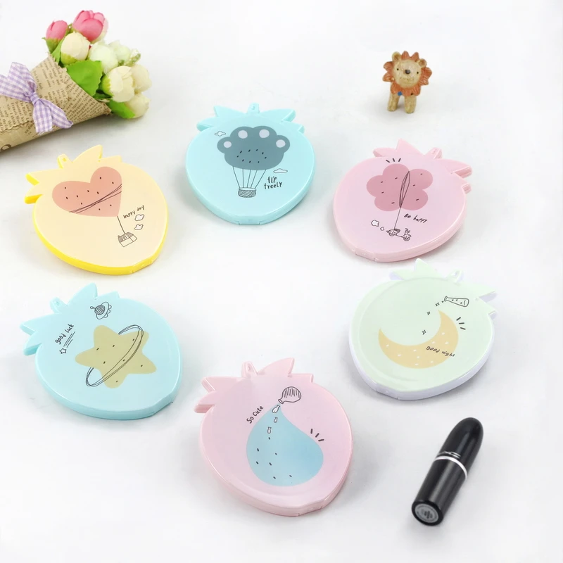 Индивидуальное красочное пластиковое милое косметическое зеркало в форме клубники с расческой