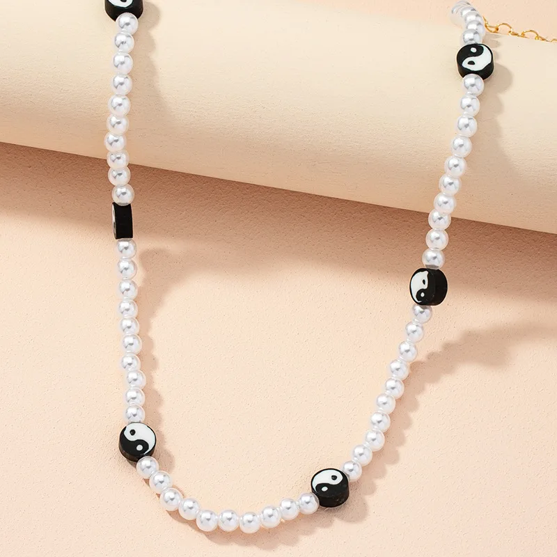 Ins Stylish White Pearl Yin Yang Tai Ji Necklace Retro Jewelry Y2K Yin Yang Pearl Beaded Friendship Necklace for Women