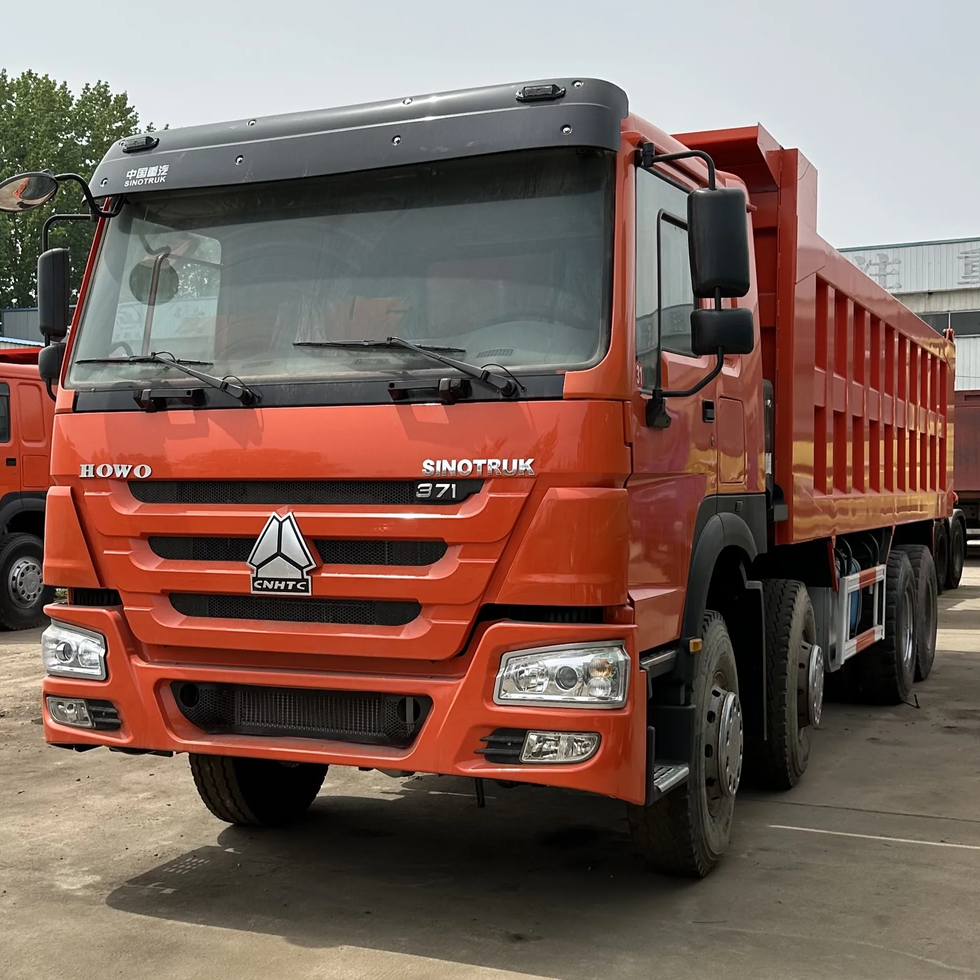 High Quality 8x4 Dump Trucks 375hp Factory Direct Tractor Trucks