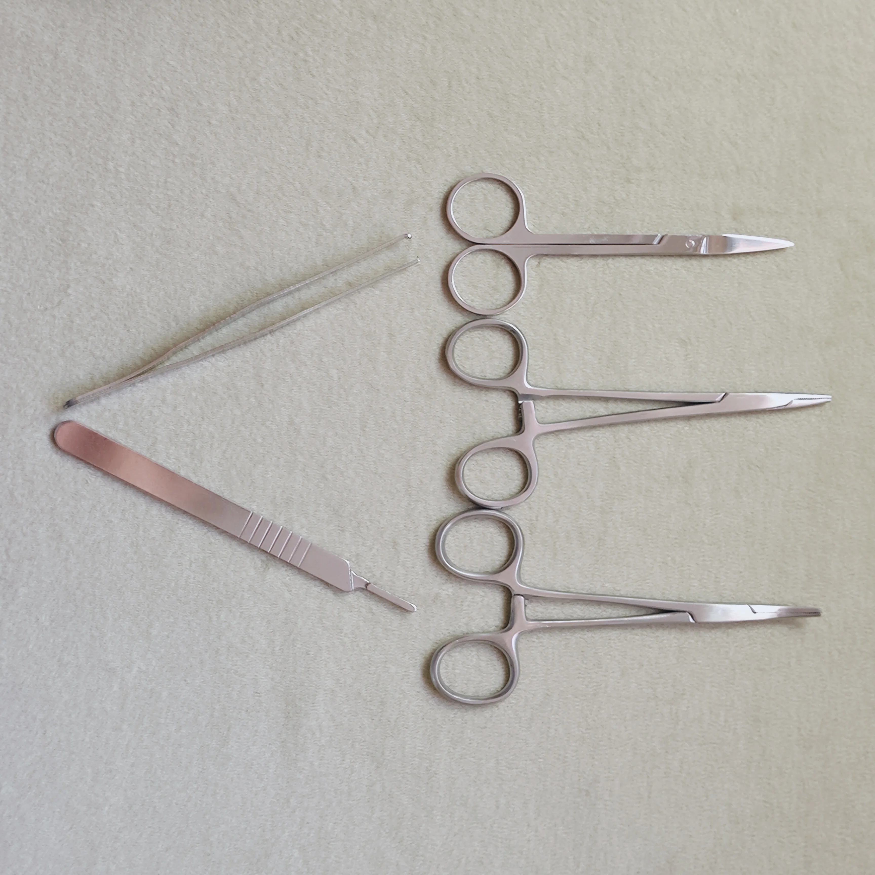 Best Quality Surgical Forceps Stainless Steel Surgical Haemostatic Vascular Clamp