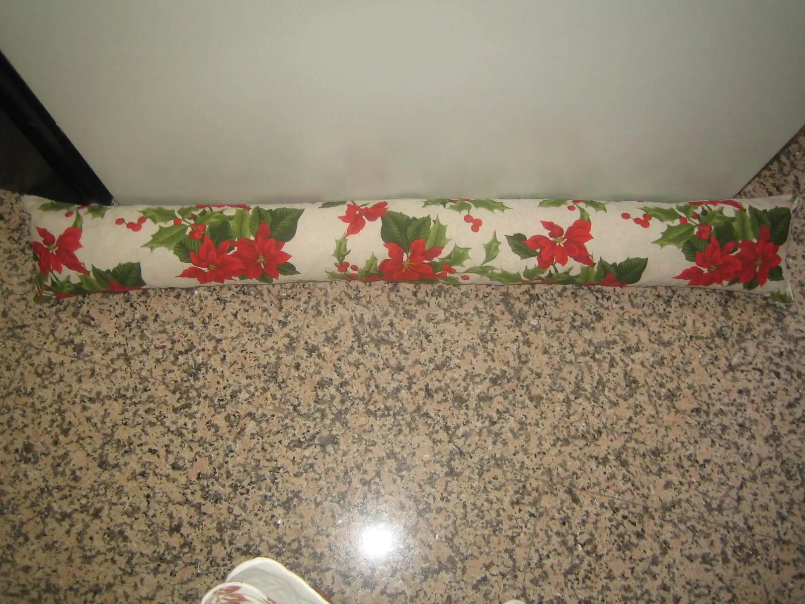 DOUBLE DRAFT STOPPER IN 100% COTTON POLIESTER PADDING SEVERAL DESIGNS  Carton Home Textile Polybag Woven Plain Soft Printed 120