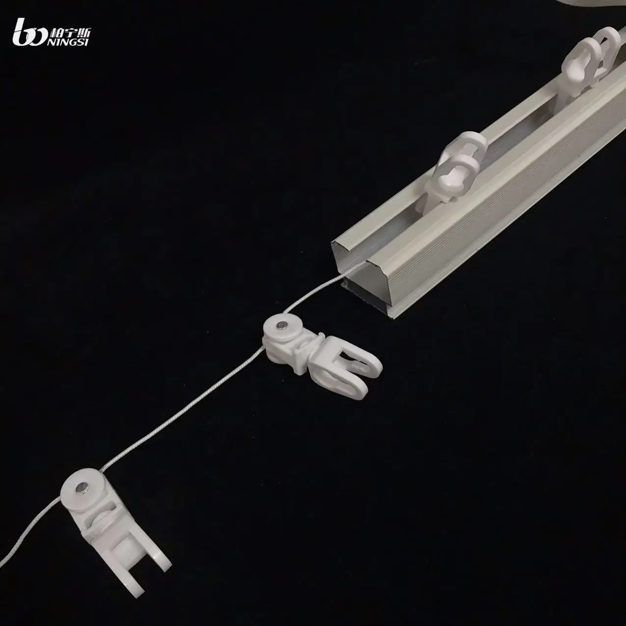 Hot-selling Noise Reducing Convenient Slide Easily Curtain Wheels Plastic Curtain Runners