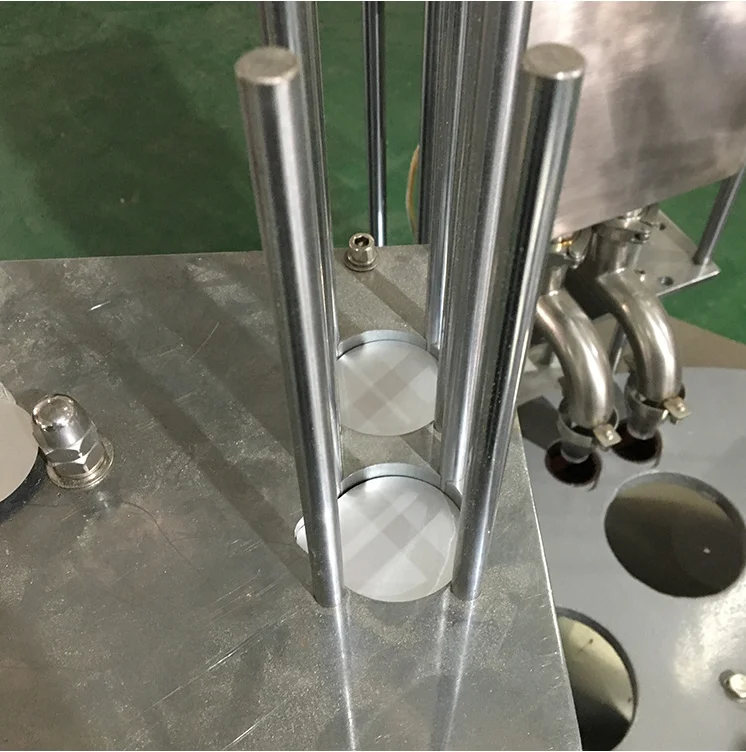 Полуавтоматическая мини роторная машина для наполнения и запечатывания чашки мороженого